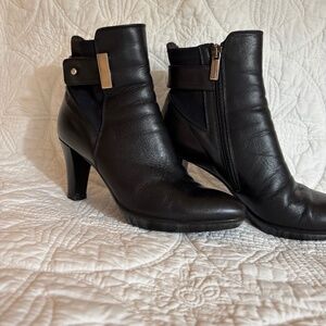 Aquatalia Waterproof Women's size 7 Black Heeled Booties